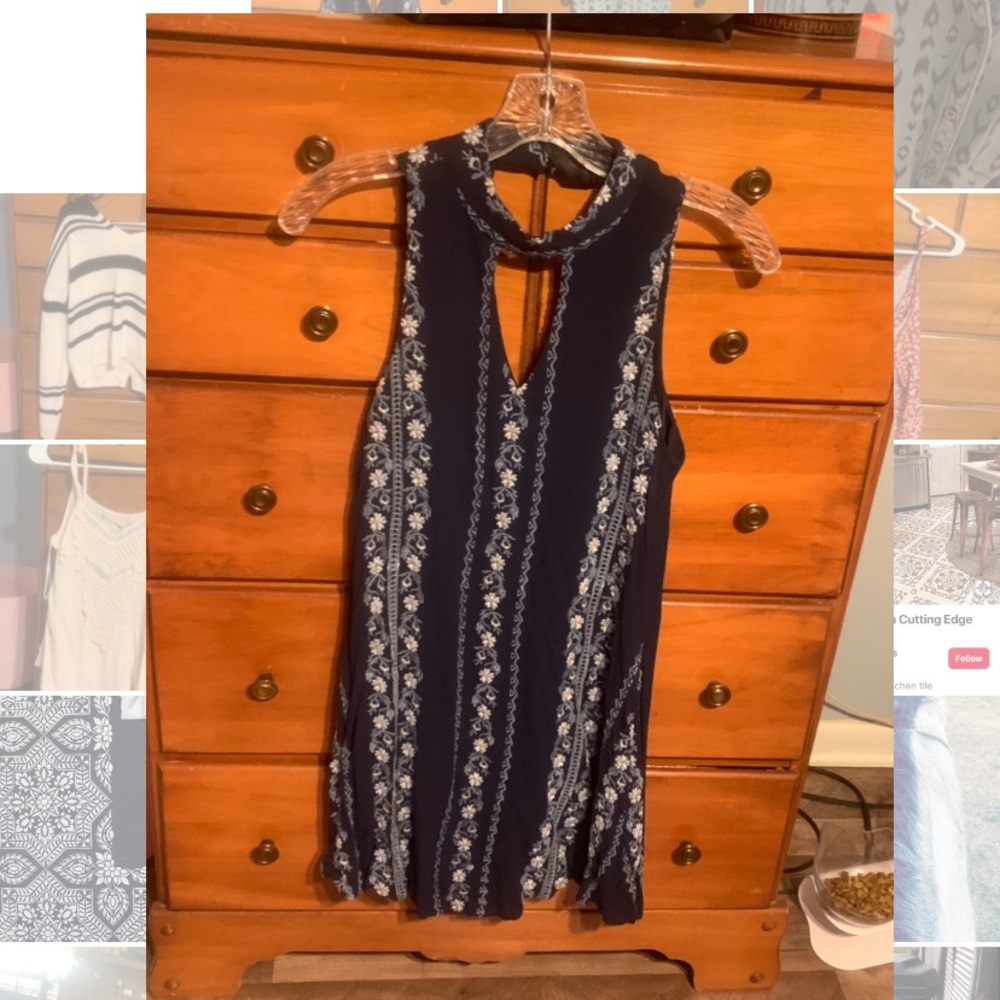 Keyhole embroidered dress